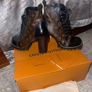 Louis Vuitton Star trail ankle boot/ AUTHENTIC ITEM BARELY WORN SIZE 40!